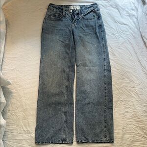 Hollister Low-Rise baggy jeans.